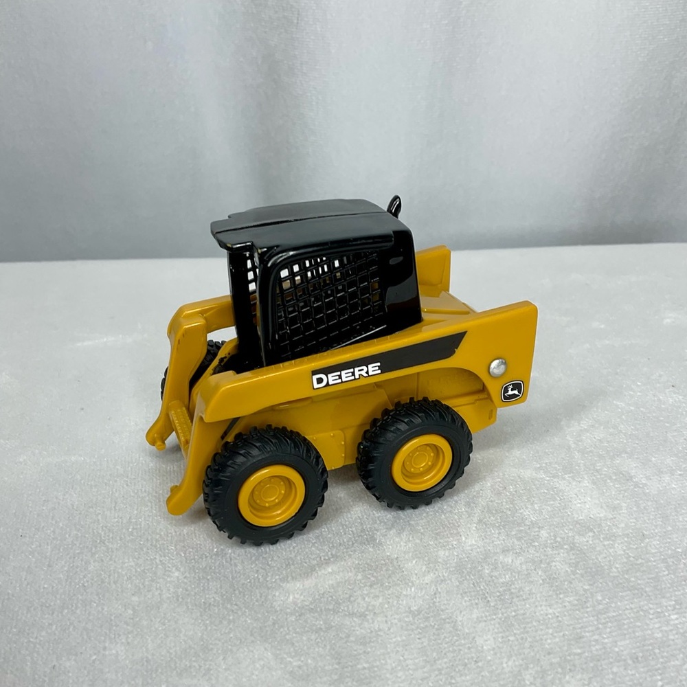 Tomy Collect-N-Play 1:32 Scale John Deere Skid Steer Loader